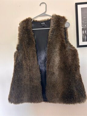 APT 9 brown fluffy vest